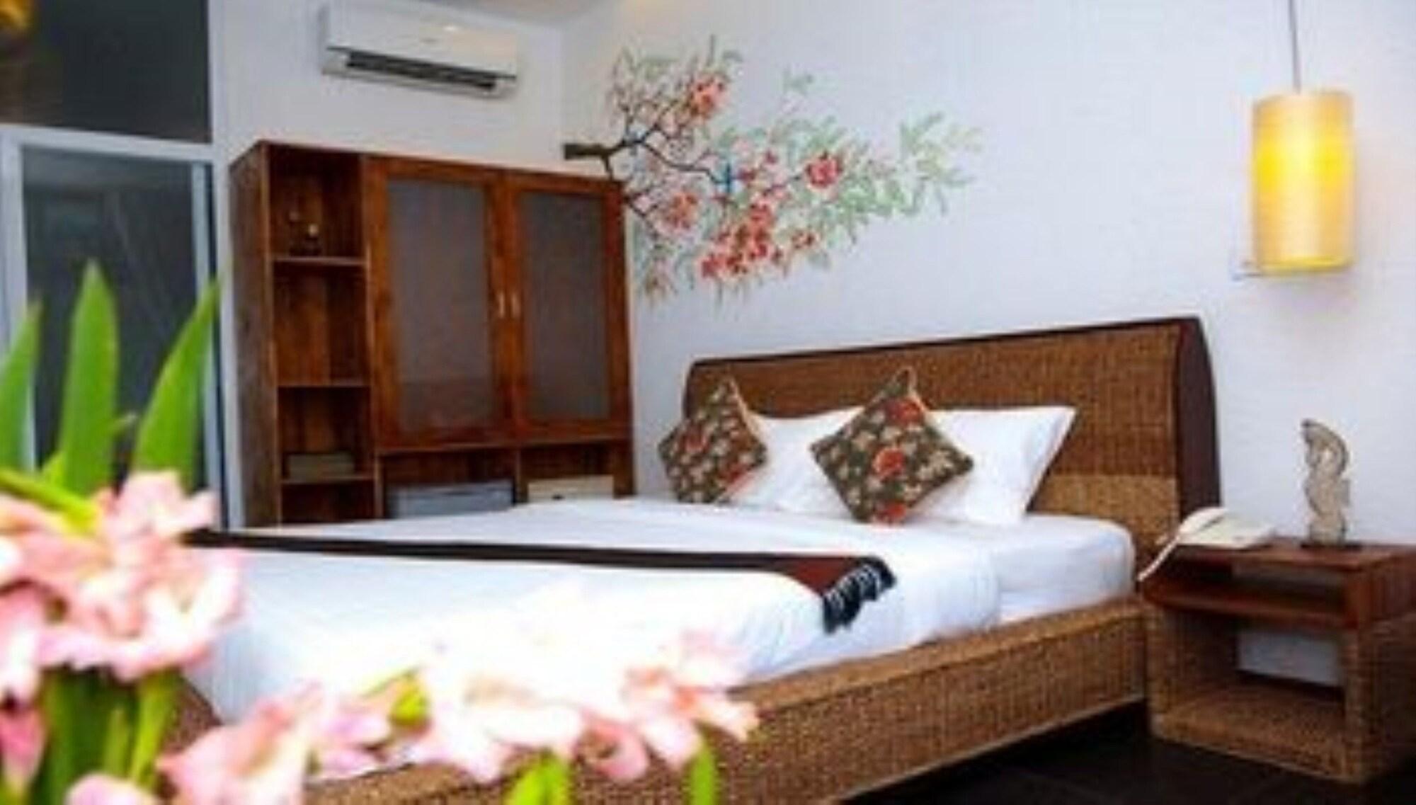 Monsoon Riverside Hotel Phnom Penh Exteriör bild
